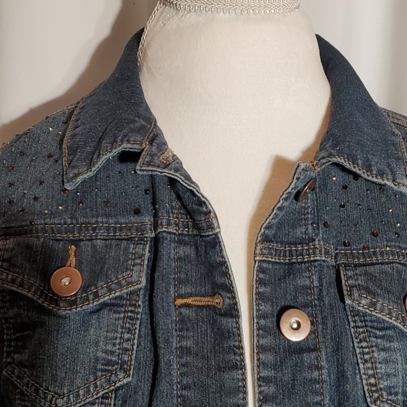 CHRISTOPHER &  BANKS Denim Jean Jacket in a size  Medium - Picture 3 of 8